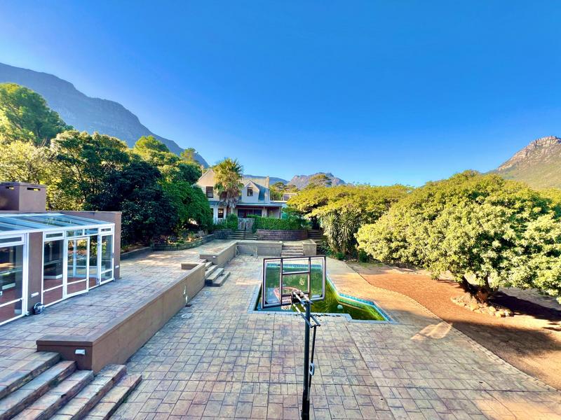 8 Bedroom Property for Sale in Hout Bay Western Cape